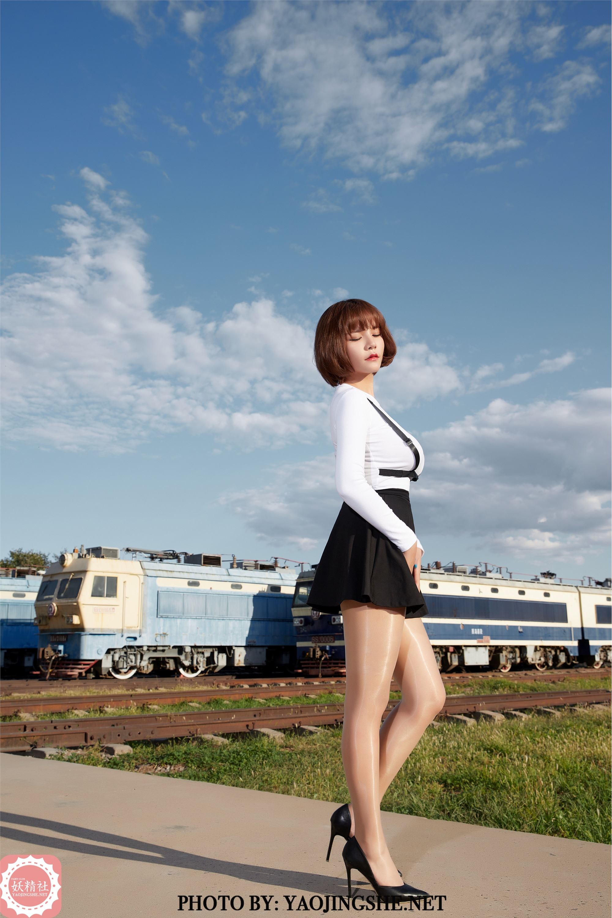 YAOJINGSHE 妖精社 T2042《唐飞飞-逆光车站》